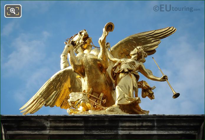 Golden Pegasus horse statue Renommee des Arts