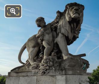 Lion a l'Enfant statue by Georges Gardet