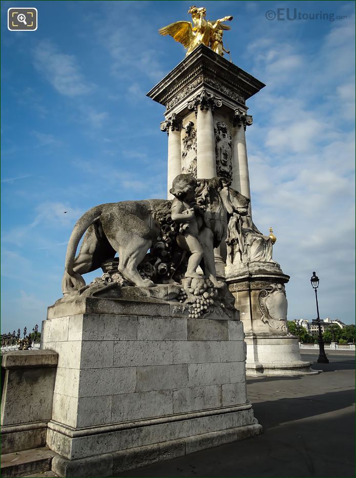 Lion a l'Enfant statue Pont Alexandre III north east corner