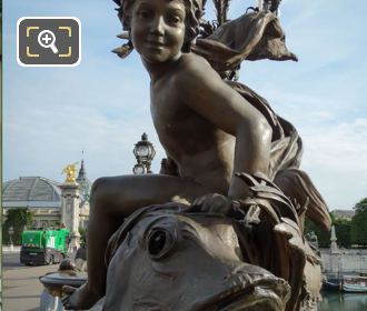 Enfant au Poisson statue Pont Alexandre III