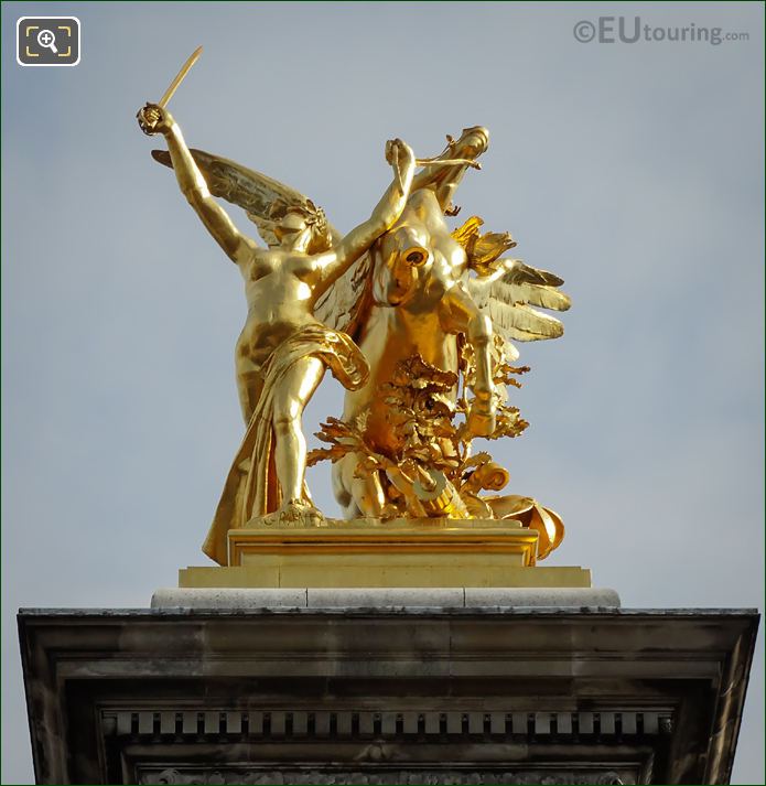 Pont Alexandre III statue Renommee du Commerce