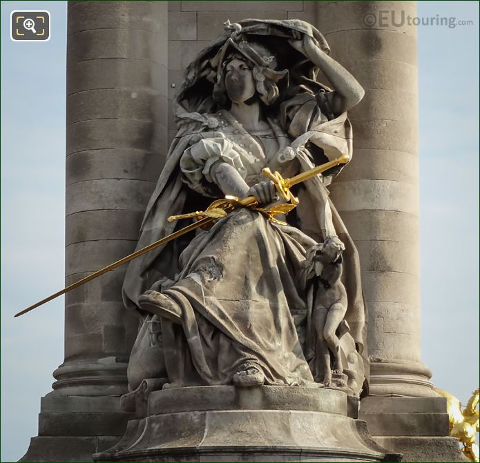 Golden sword on France de la Renaissance statue