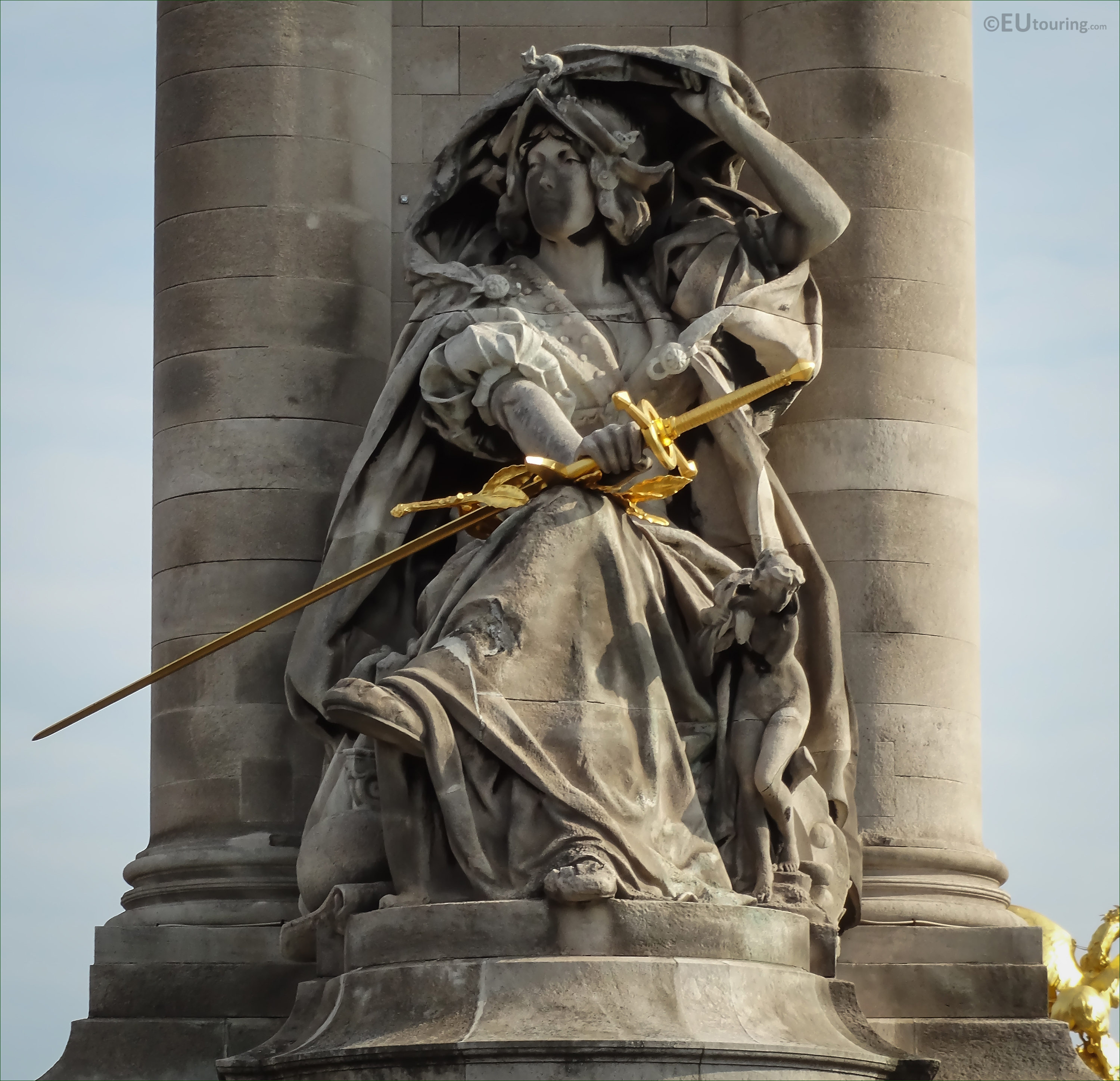 France de la Renaissance statue on Pont Alexandre III ...