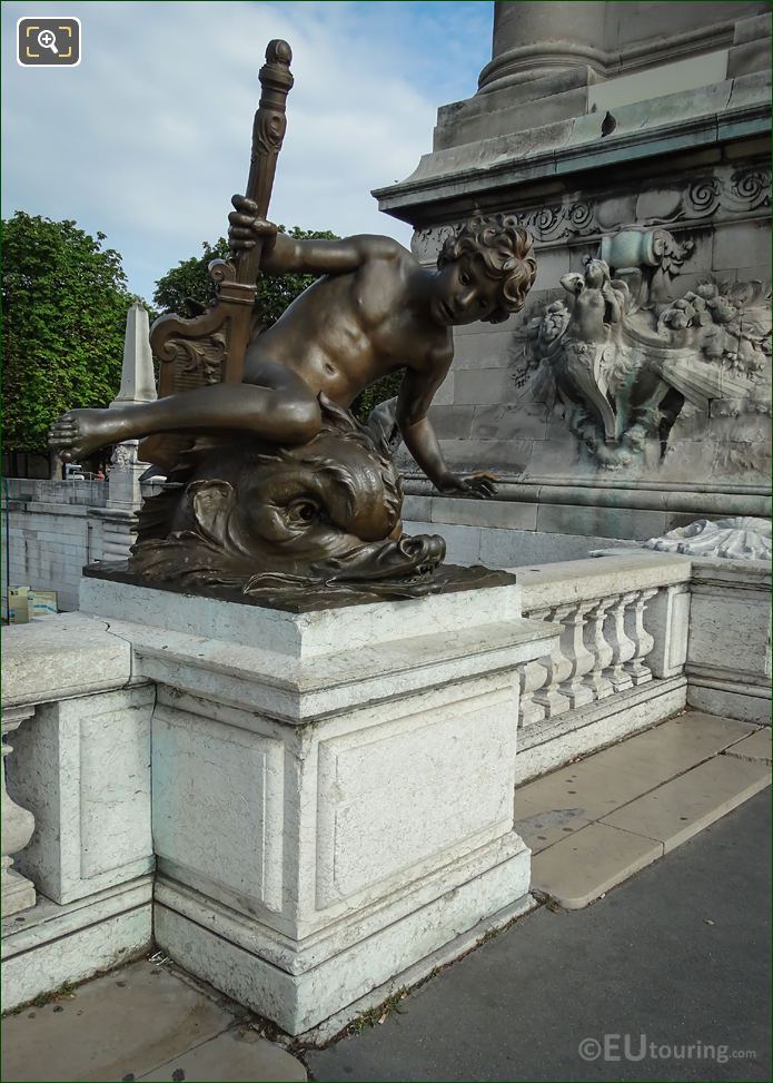 Bronze statue Enfant au Crabe Alexandre III Bridge