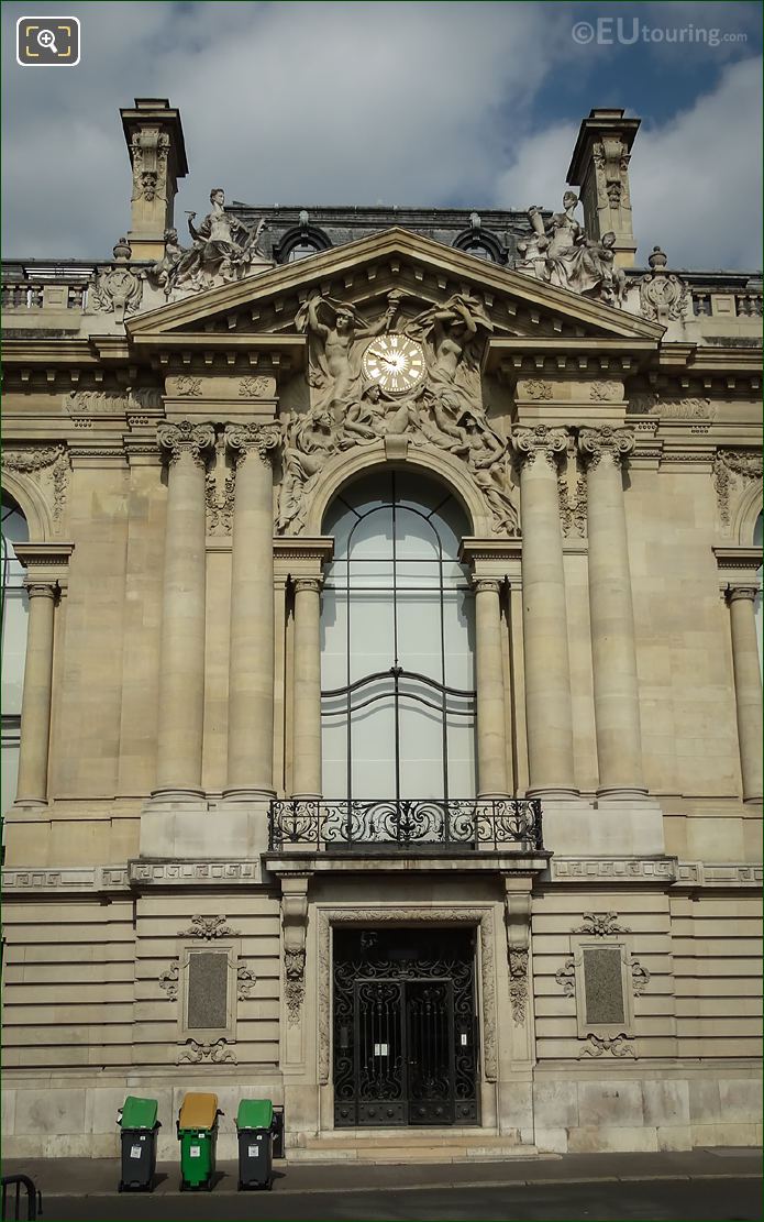 Hector Lemaire sculpture on Petit Palais eastern facade