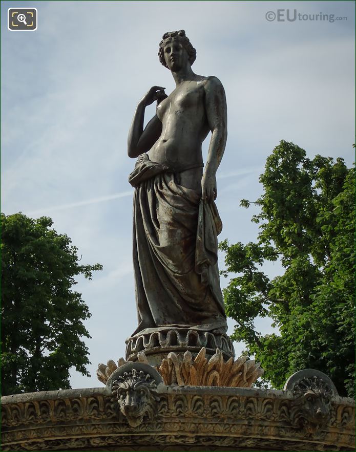 Diane Chasseresse statue Fontaine de Diane
