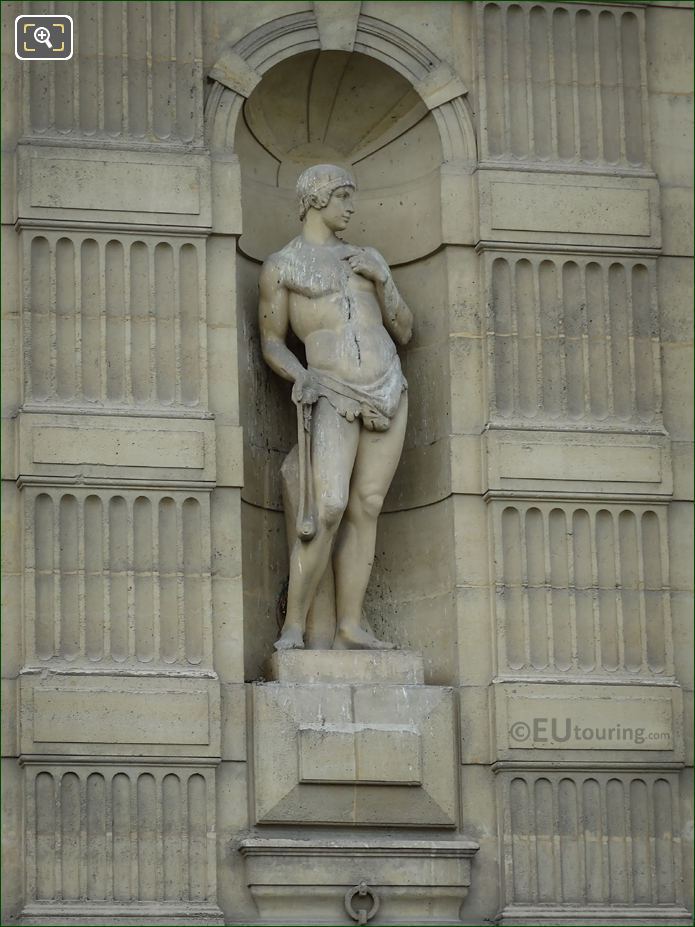 Le Frondeur statue on Aile de Flore