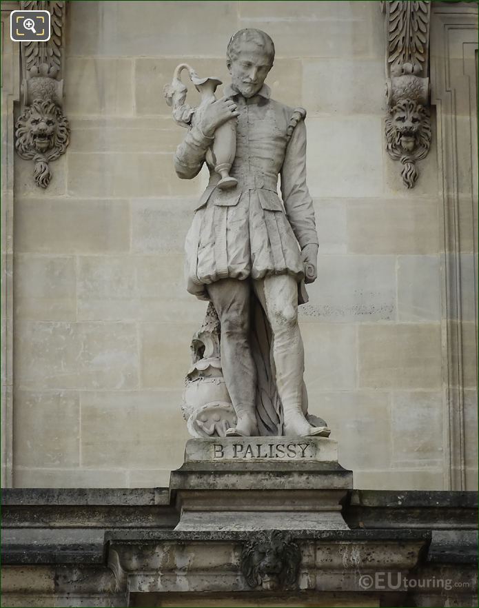 Bernard Palissy statue by Victor Huguenin
