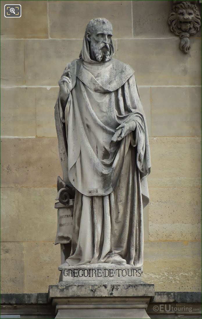 Musee du Louvre statue Gregoire de Tours