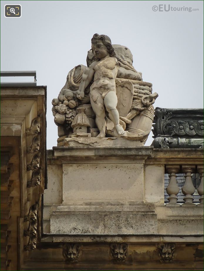 Le Commerce statue by Sebastien Delarue