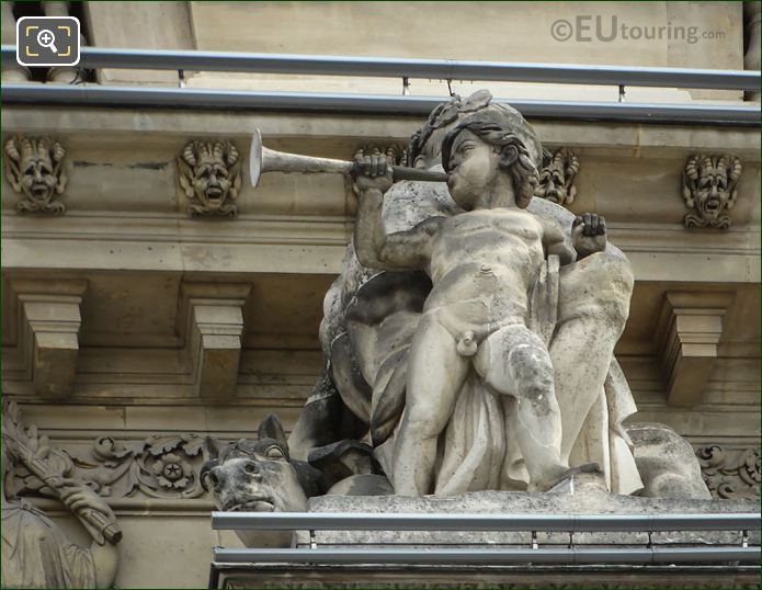 La Guerre statue on Pavillon Richelieu