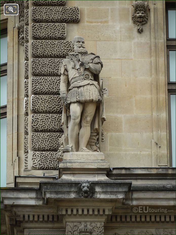 Duc de Sully statue on Rotonde de Beauvais