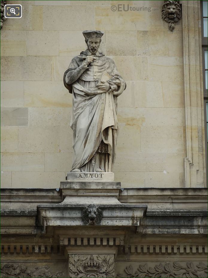 Jacques Amyot statue on Aile Henri IV