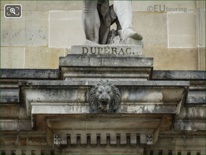 Name inscription on Etienne Duperac statue