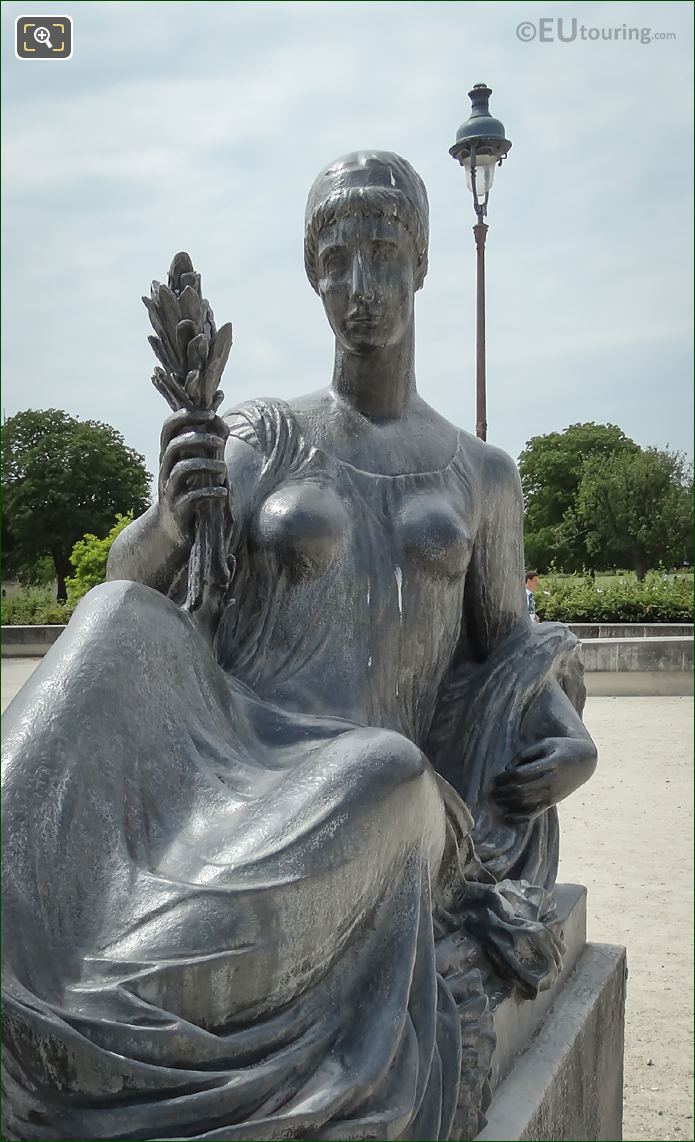 Monument aux Morts de Port Vendres female figure