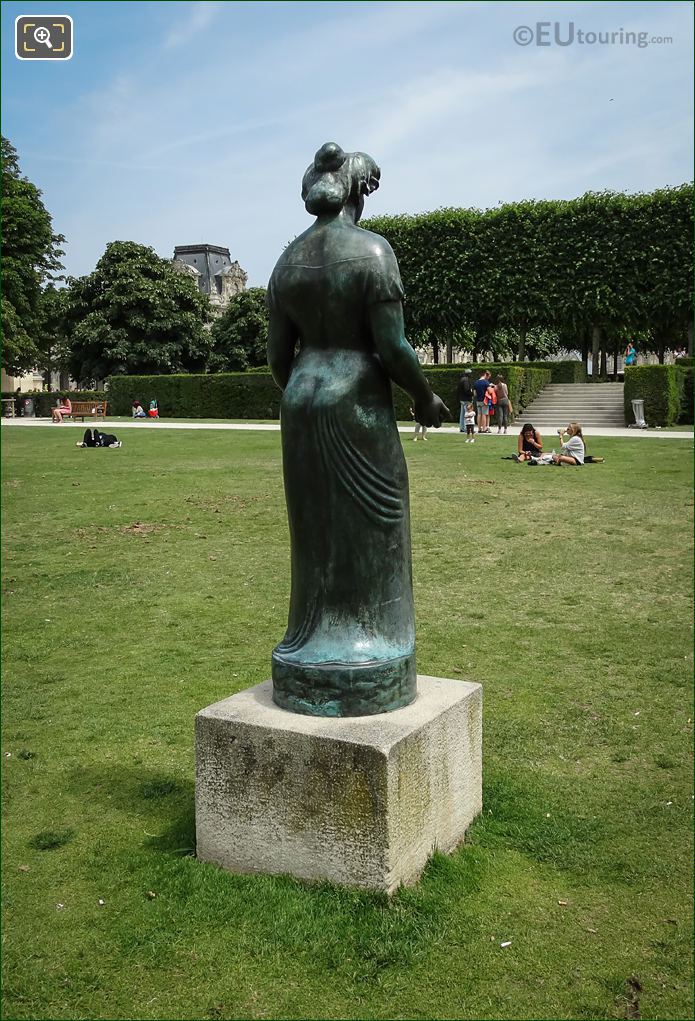 Back view of Roman Goddess Pomone statue by Maillol