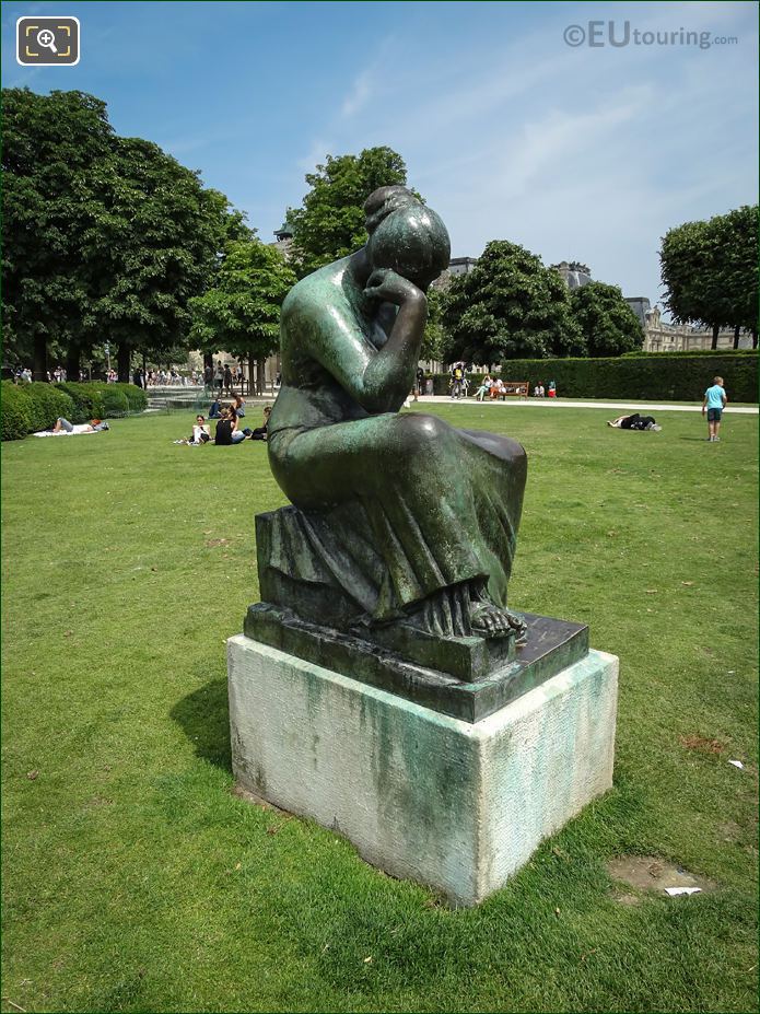 Douleur statue in Jardin du Carrousel