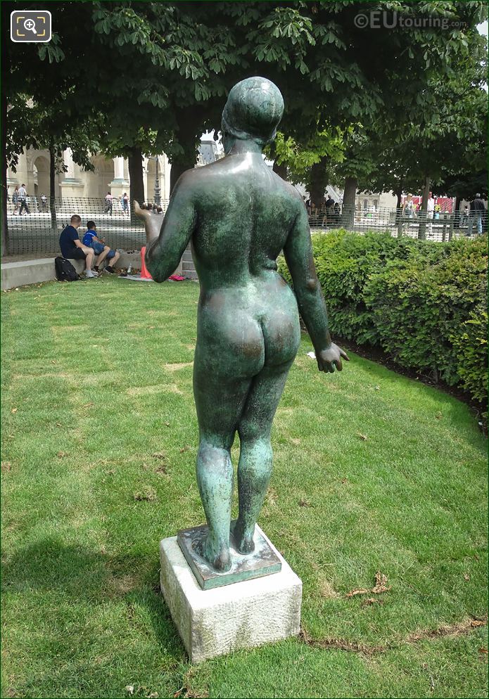 Back view of L'Ete statue Paris