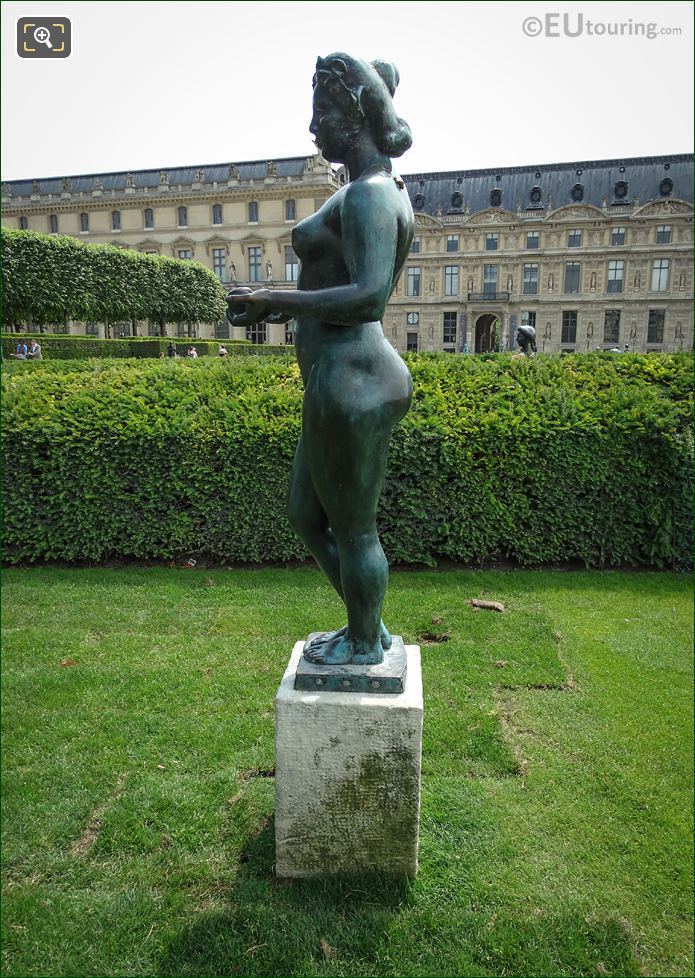 Side view of Pomone statue by Maillol