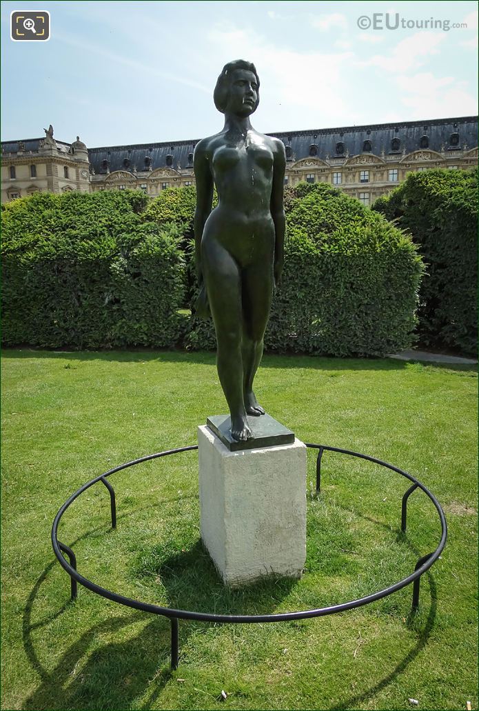 Jardin du Carrousel and Ile de France statue