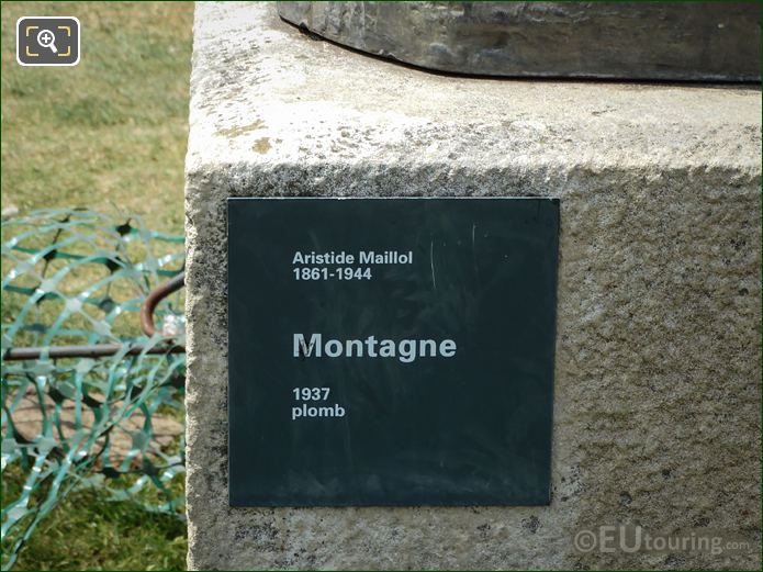 Name and date plaque on Montagne statue