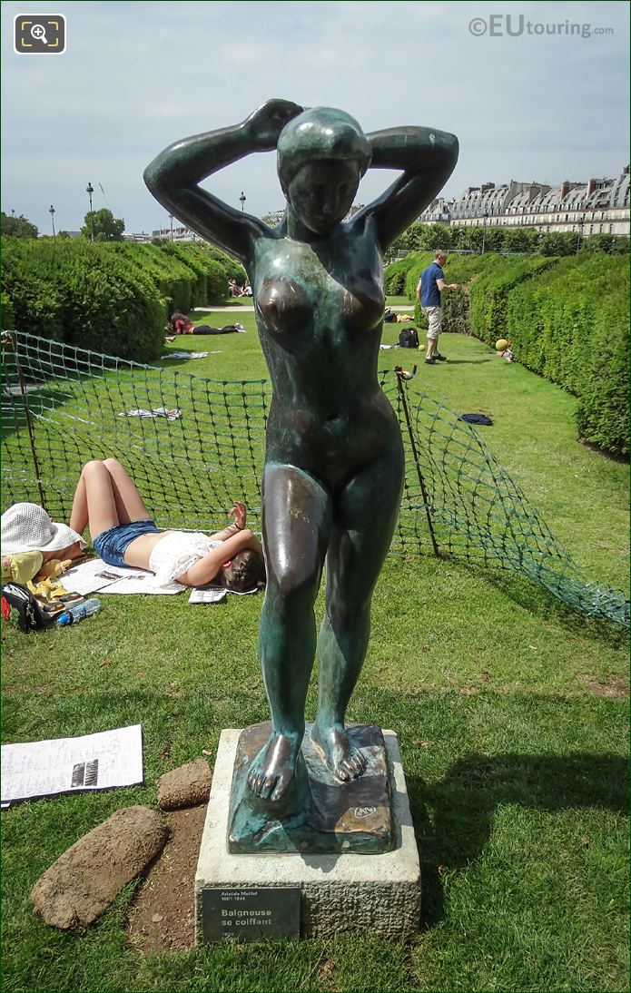 Baigneuse Se Coiffant statue by Aristide Maillol