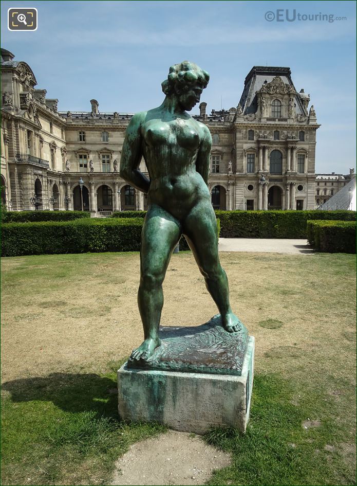L'Action Enchainee statue at Jardin des Tuileries