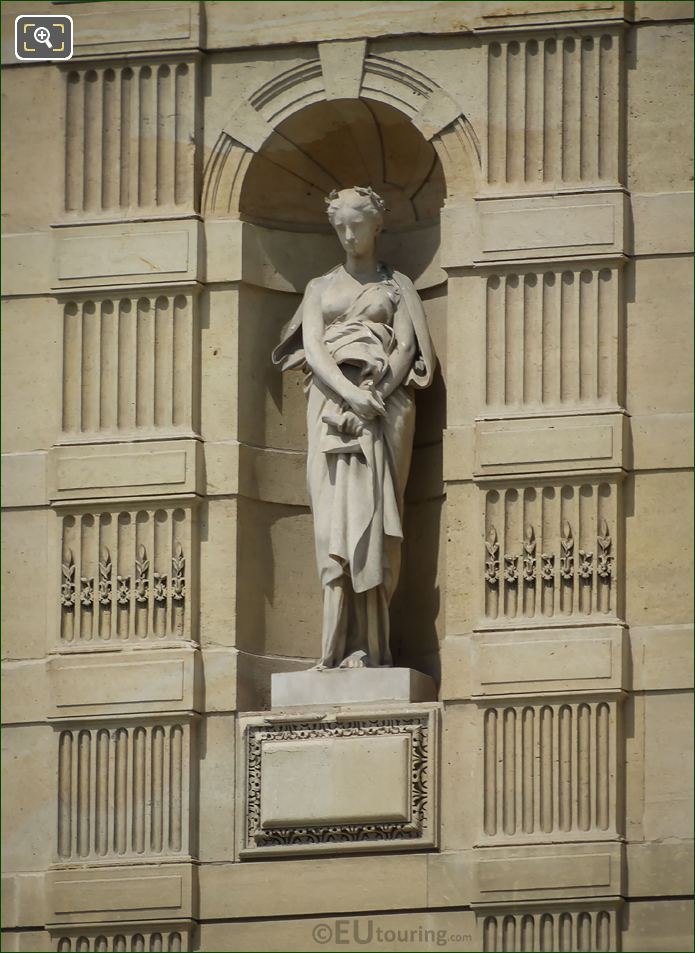 Elegie statue on Aile de Marsan