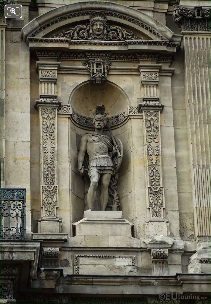 Le Guerrier attendant le combat statue on Grande Galerie