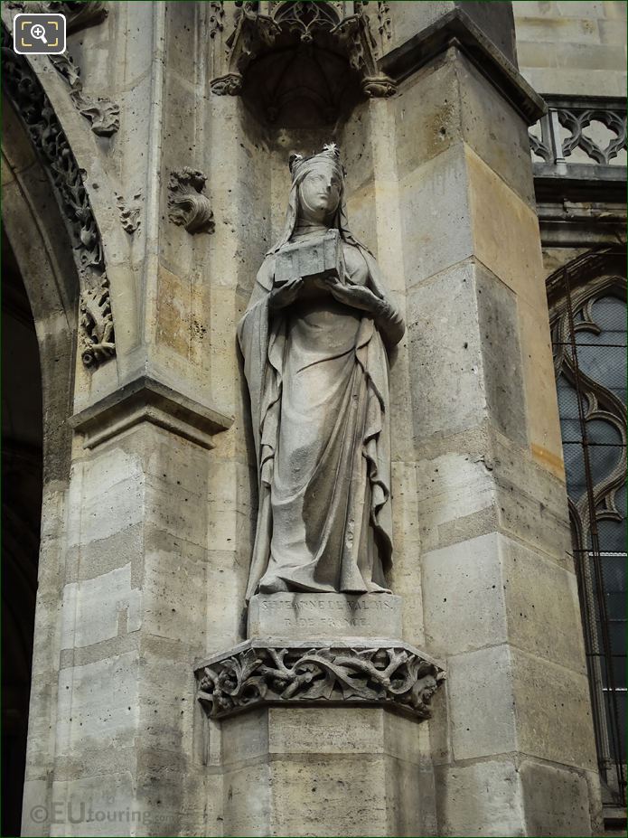 Sainte Jeanne de Valois statue by Louis Desprez