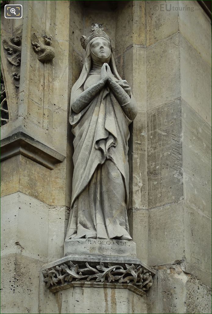 Sainte Radegonde statue on Eglise Saint-Germain l'Auxerrois