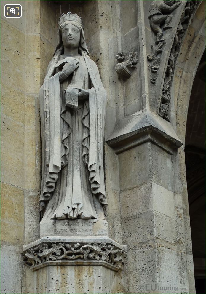 Sainte Clotilde statue Eglise Saint-Germain l'Auxerrois