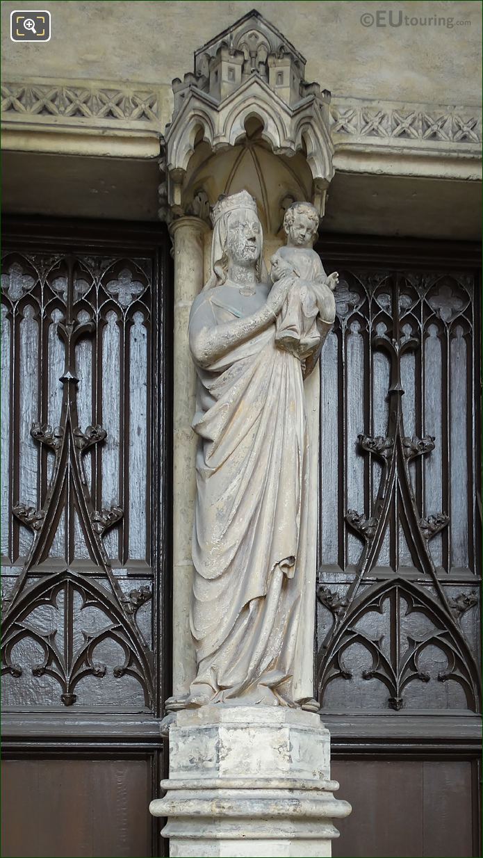 Virgin and Child statue on Eglise Saint Germain l'Auxerrois
