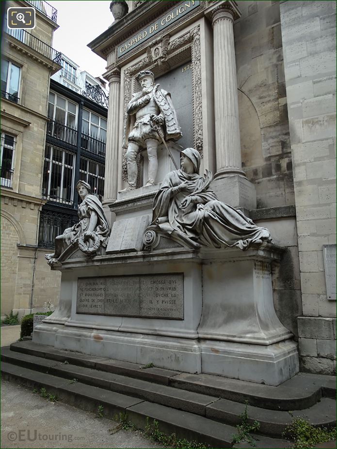 Monument de l'Amiral Gaspard de Coligny at l'Oratoire du Louvre