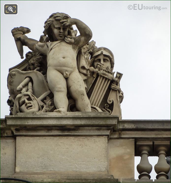 Aile Daru with Les Beaux-Arts statue on pedestal