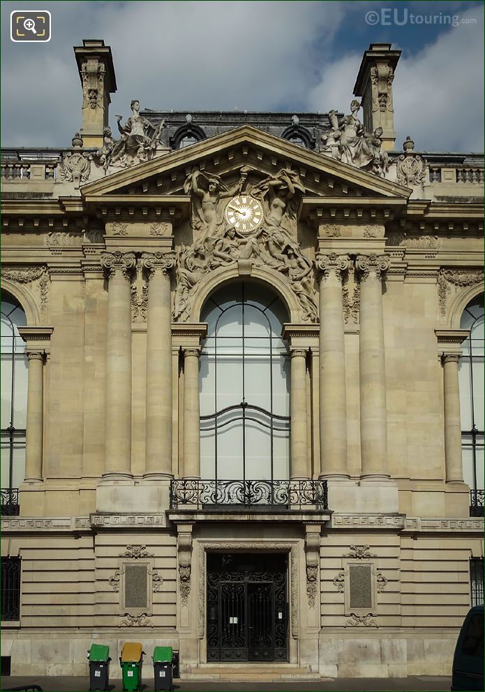 Petit Palais eastern facade statues