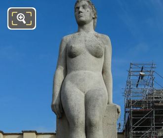 La Femme statue by Daniel Bacque