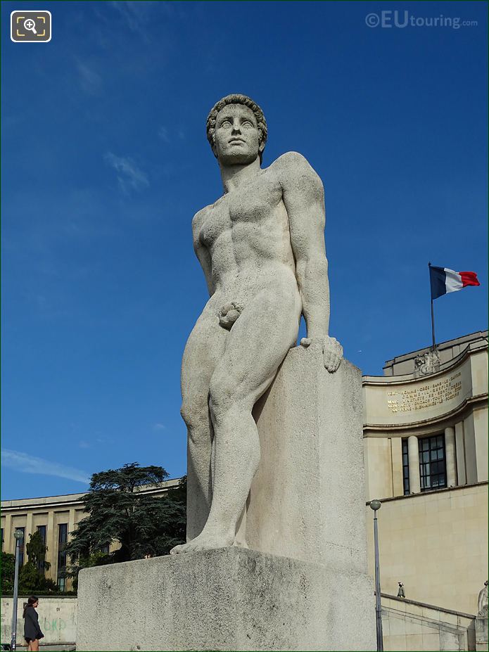 L'Homme statue by artist Pierre Traverse