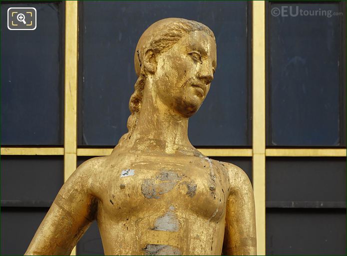 Palais Chaillot golden statue Flore