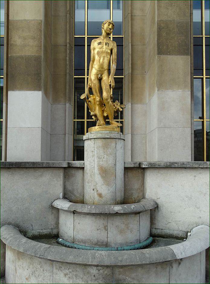 Le Jardinier statue on stone pedestal