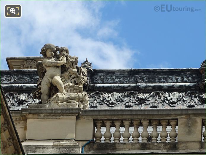West facade Aile Henri II and La Vendange statue