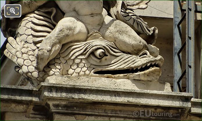 Sea dragon on La Mer statue