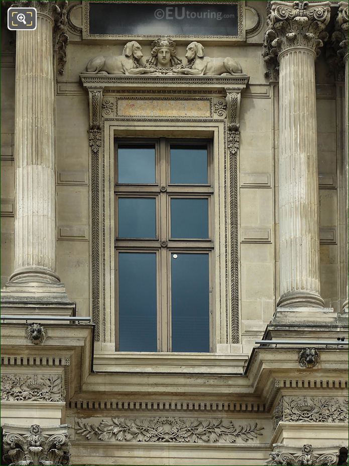 South facade window of Pavillon Richelieu and Diane avec Chiens