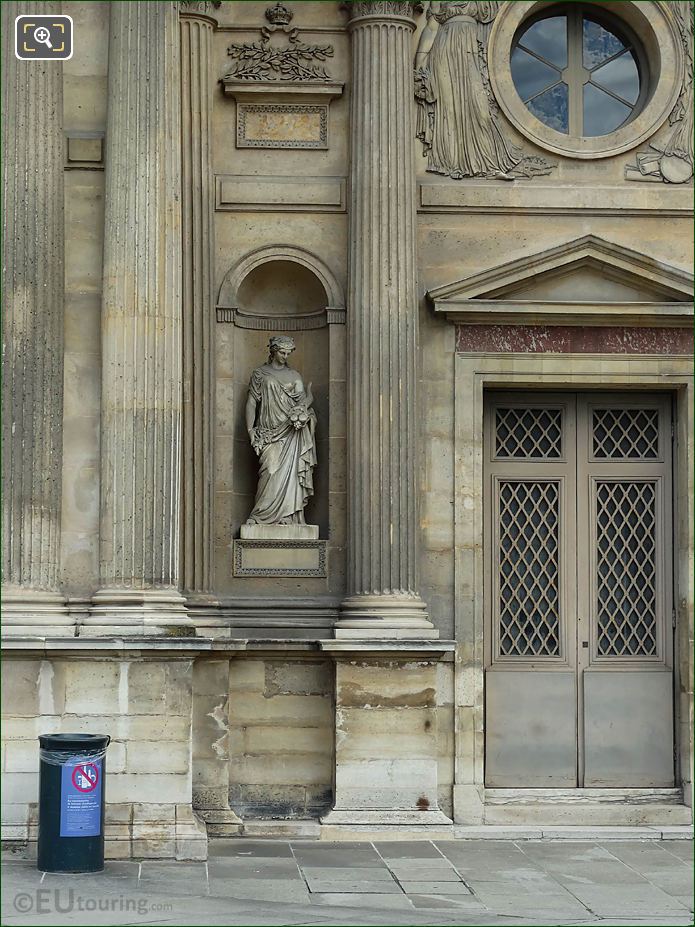 South Facade, Aile Est niche with Abondance statue