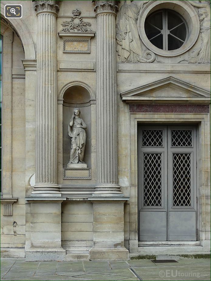 Aile Est West facade, statue Modestie, The Louvre