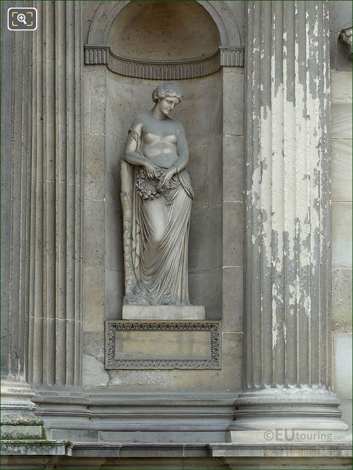 Couronne de Fleurs statue, Aile Sud, Musee du Louvre
