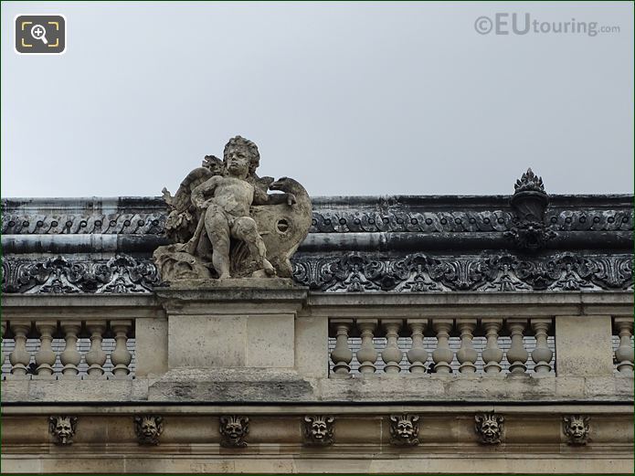 The Louvre, Aile Henri IV with Le Bois statue