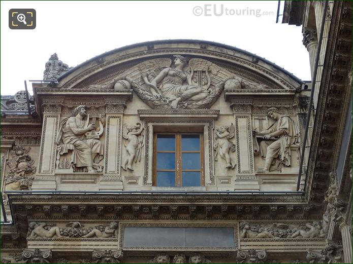 Aile Lemercier top facade with Homer sculpture