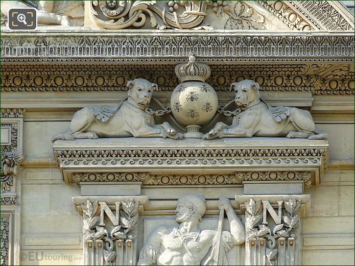 Louvre, Aile de Flore Groupe d’animaux sculpture, right of 7th window 