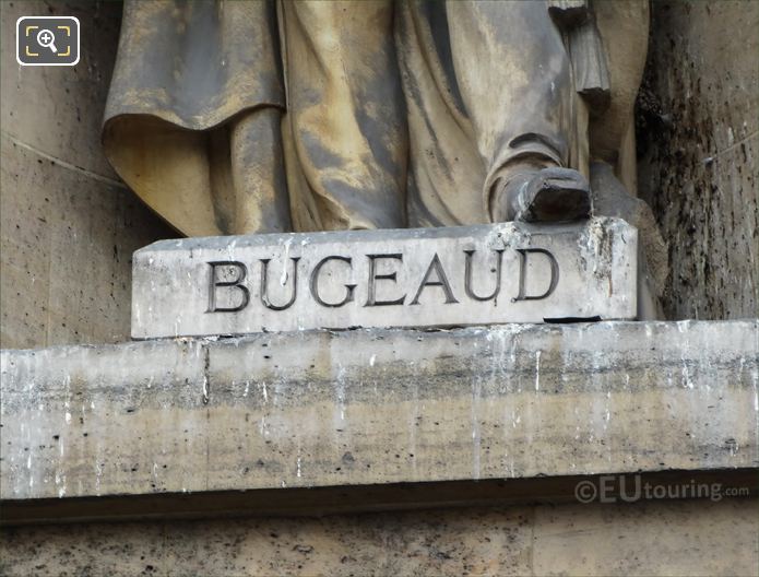 Bugeaud inscription on statue base in alcove